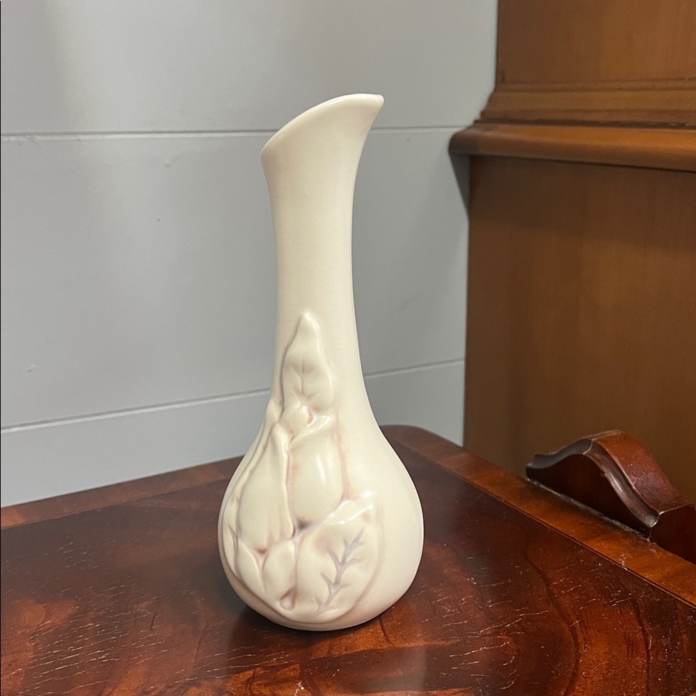Vintage Red Wing Rumill Elegant Cream Ceramic Bud Vase 1940’s